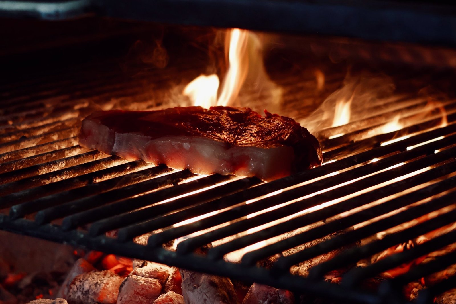 Viande Black Angus cuite à la braise au Bistro La Gare, Saint-Ismier